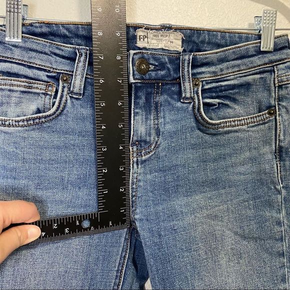 FreePeople Skinny Wash Raw Hem Split Ankle Jean-25 - Picture 4 of 11